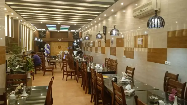 کافه رستوران وارا