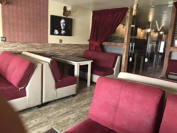 کافه نشین