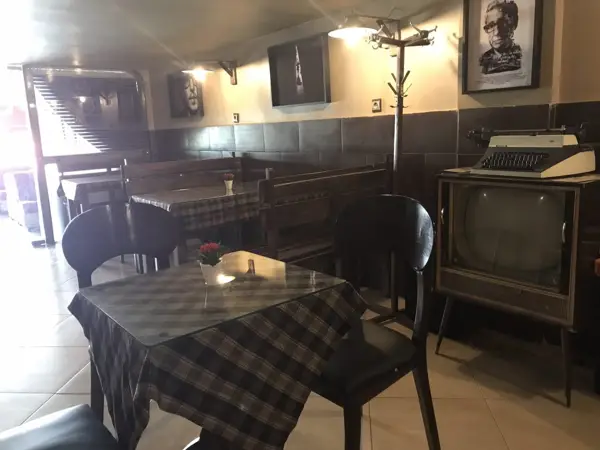 کافه نشین