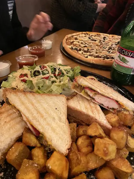  Moon Cafe کافه مون