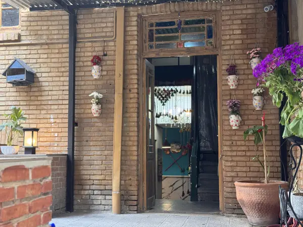 ورودی کافه عمارت خط سوم