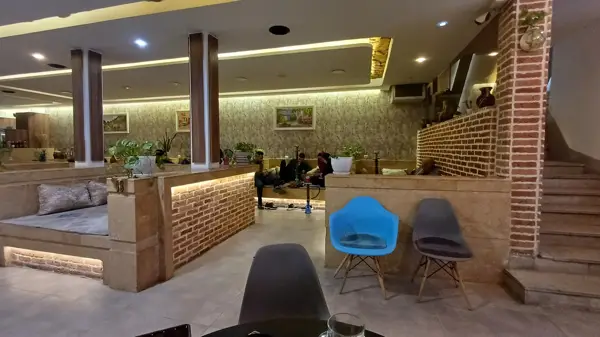  کافه رستوران شب نشین
