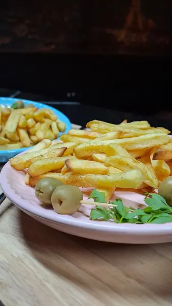  کافه پاریس Cafe Paris