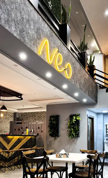  Neo Cafe & Restaurant کافه رستوران نیو