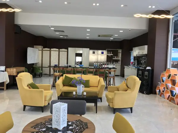  کافه کتاب مروارید سبز