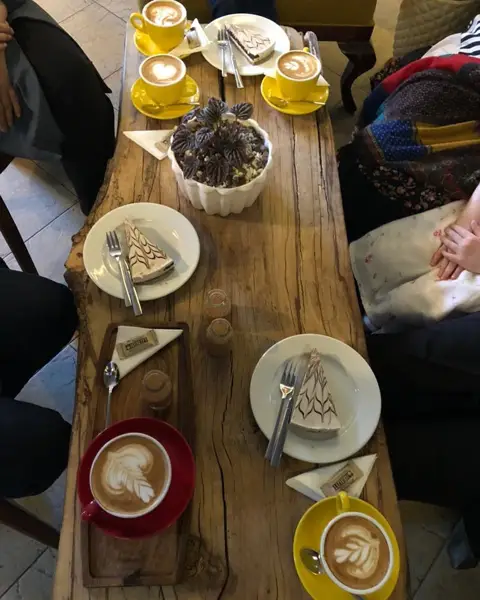 کافه آتی ماه