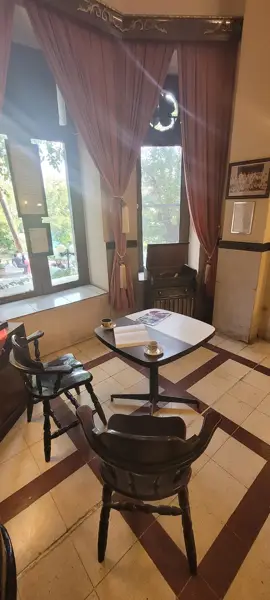 كافه رستوران نادری