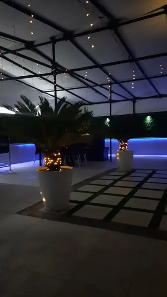 کافه رستوران دژاوو