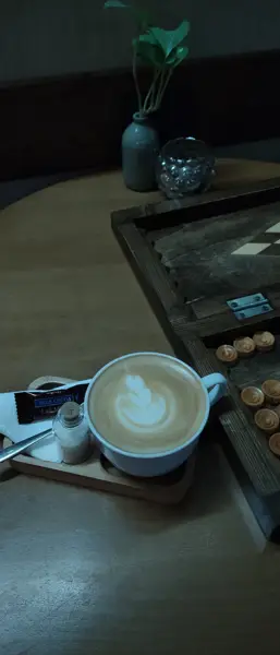  Cafe Nazhoman