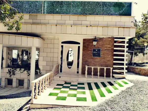 کافه رستوران دژاوو