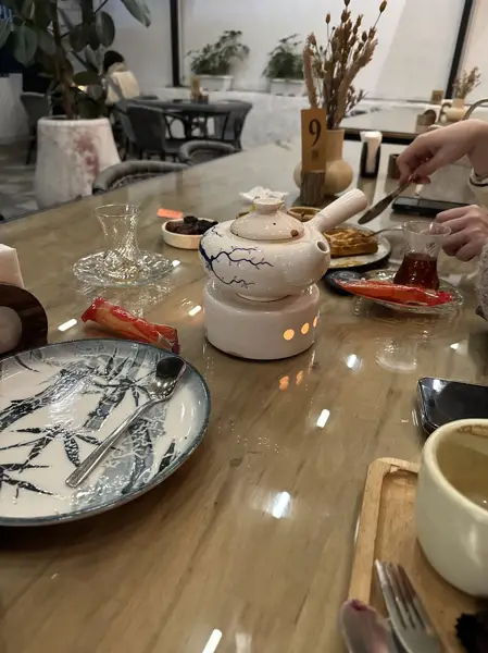  Avlos Cafe Restaurant