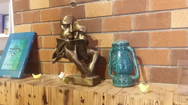  کافه کتاب ماه و ماهی