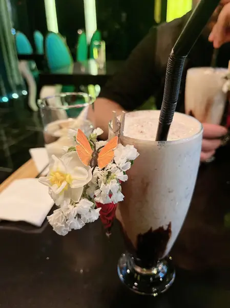  کافه آرمانی