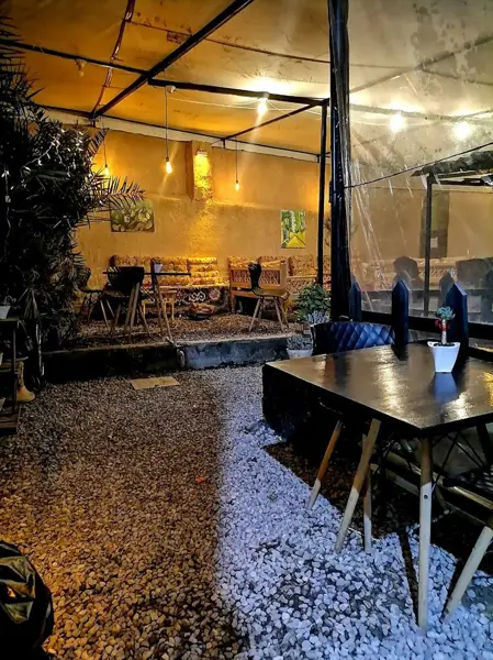  کافه رستوران سنتی استرنج