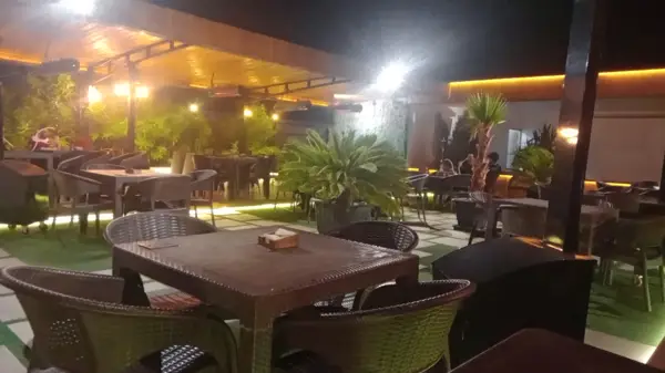  باغ رستوران وفست فود ایرانیان