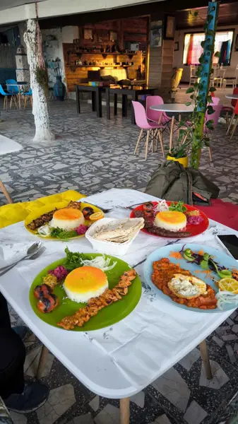  کافه رستوران ساحلی والش
