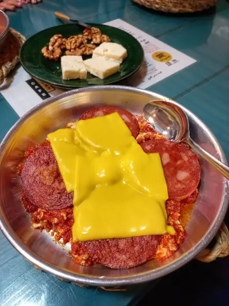  کافه نیمکت