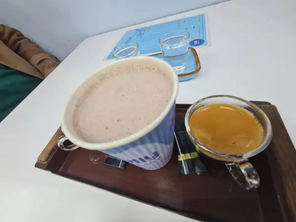  Elly Biscuit Cafe