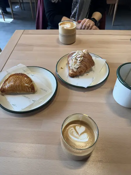  H Cafe Bakery