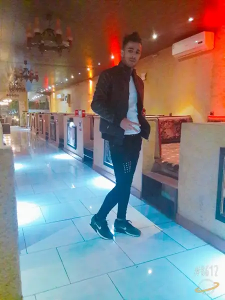 متل و کافی شاپ رز