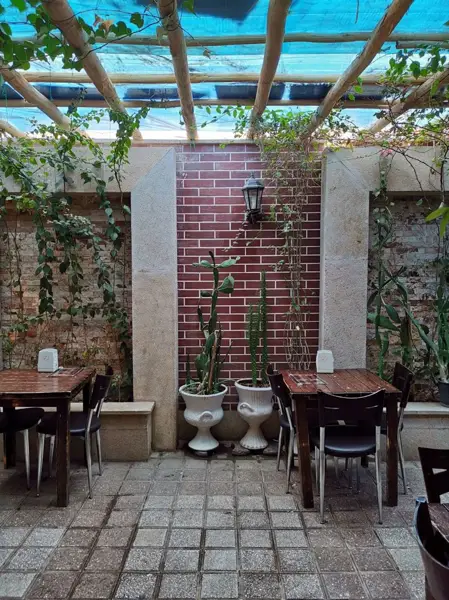 Behnoush Cafe