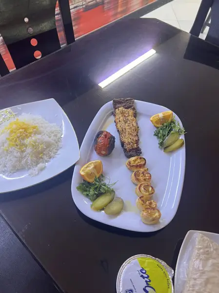 رستوران و کافه صبحانه و حلیم پزی برنتین