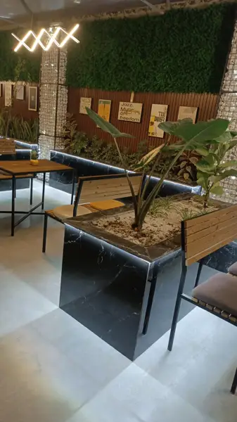 کافه گلخونه شمشیری
