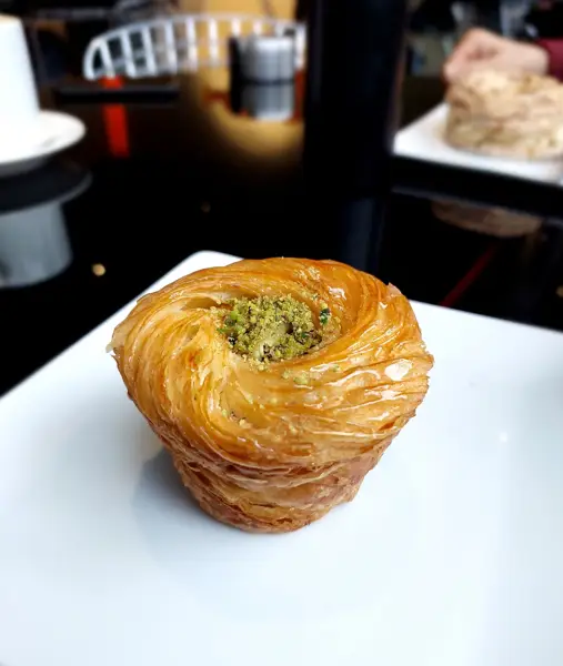  کافه اتم