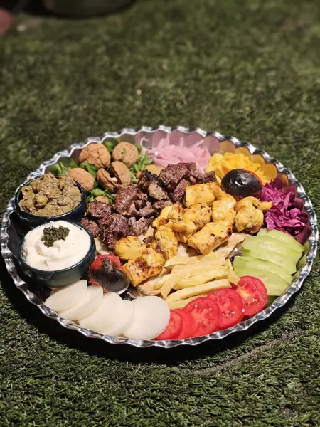  کافه و رستوران باغ شاهانی