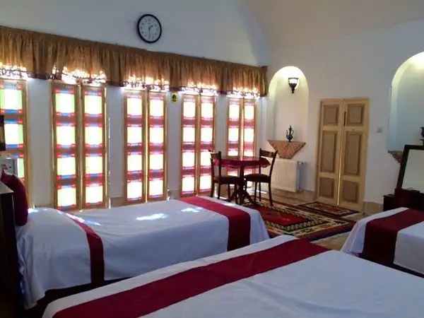  هتل و چایخانه سنتی شعرباف