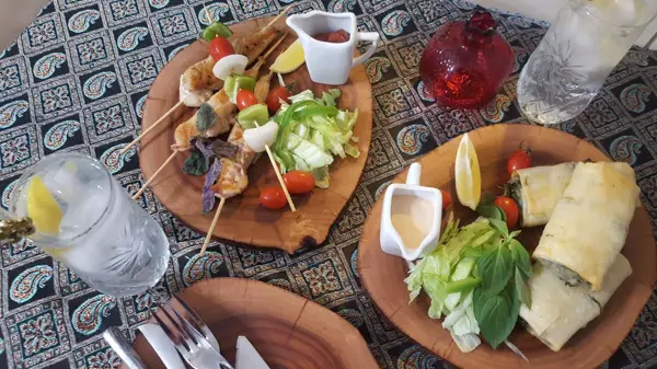 کافه گالری کاژه Kazheh Cafe