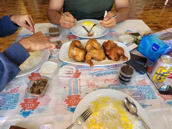  رستوران اکبر جوجه برادران کلبادی