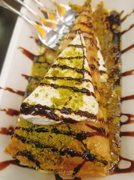  Pakan Baklava Cafe (کافه باقلوای پاکان)