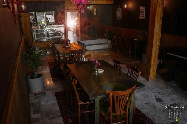 کافه هارمونیکا harmonica café