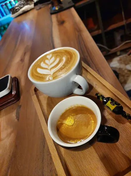 Cafe Kambiz