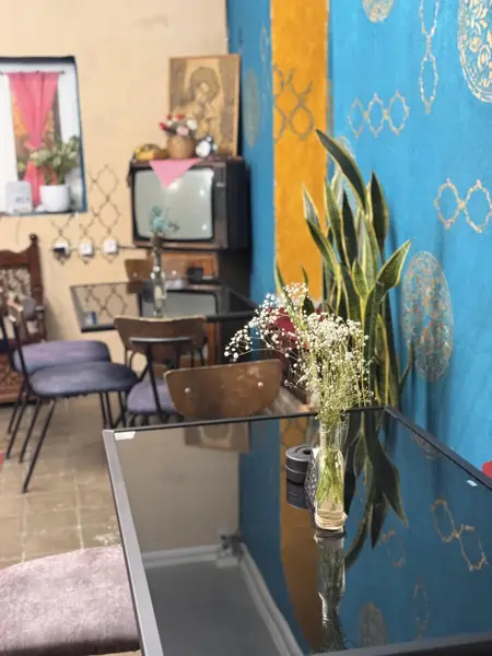 سالن کافه عمارت خط سوم
