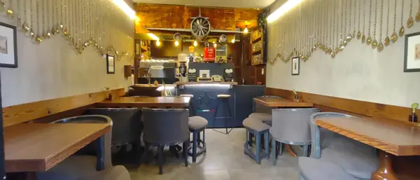  Cafe Nazhoman
