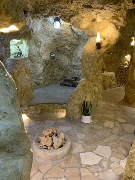  کافه رستوران غار