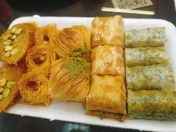  Pakan Baklava Cafe (کافه باقلوای پاکان)