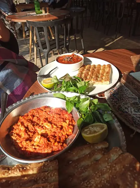  Moghadam Cafe