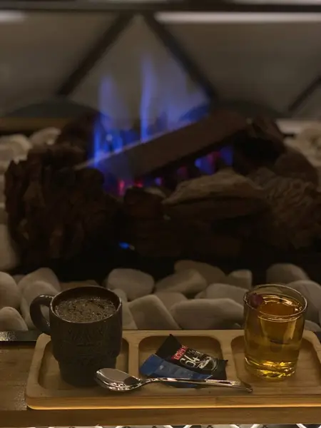  کافه رستوران آب و آتش