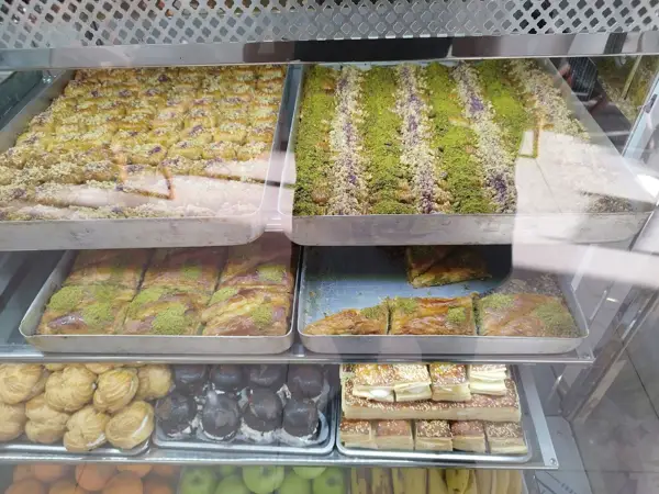  کافه, آبمیوه و بستنی ترنج