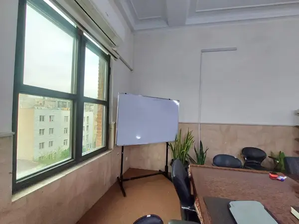 فضای اتاق جلسات انجمن سلامت
