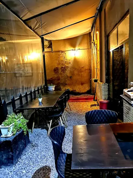  کافه رستوران سنتی استرنج
