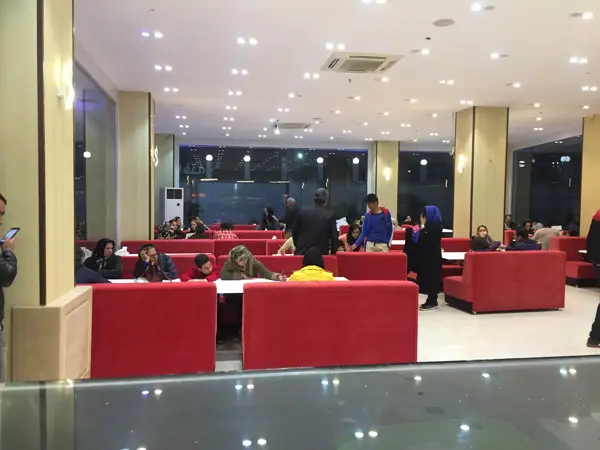 کافه کتاب مروارید سبز