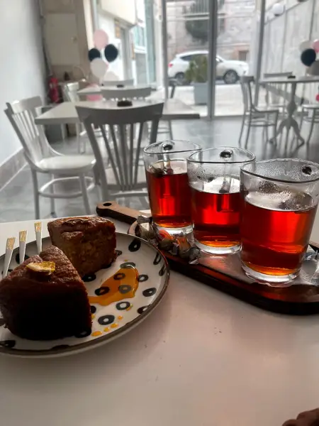  کافه بابالنگ‌دراز