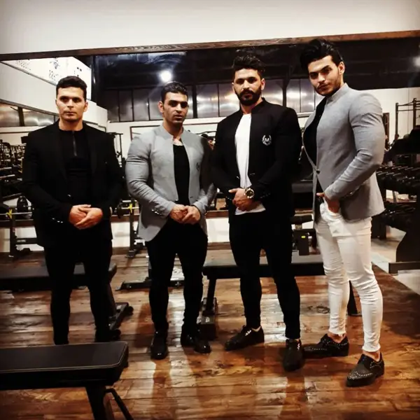  قهوه خانه رحمان آقایاری