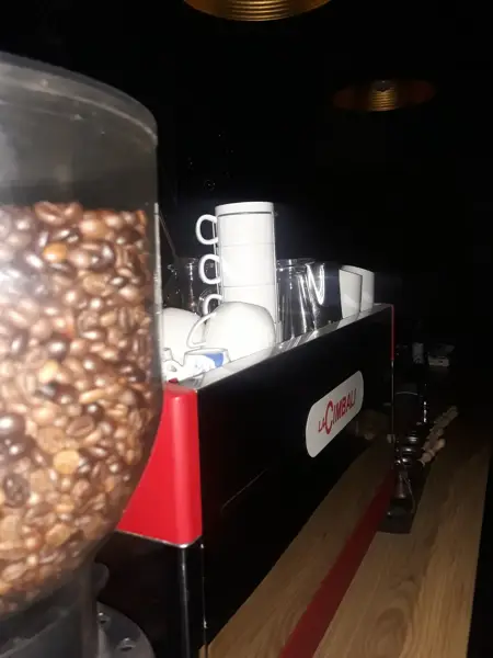  کافه روبوستا - Cafe Robusta