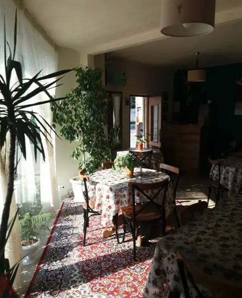 کافه رستوران اردیبهشت