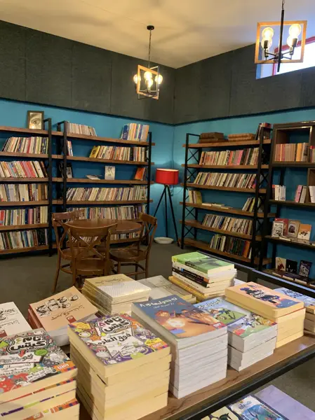  کافه کتاب لاوین